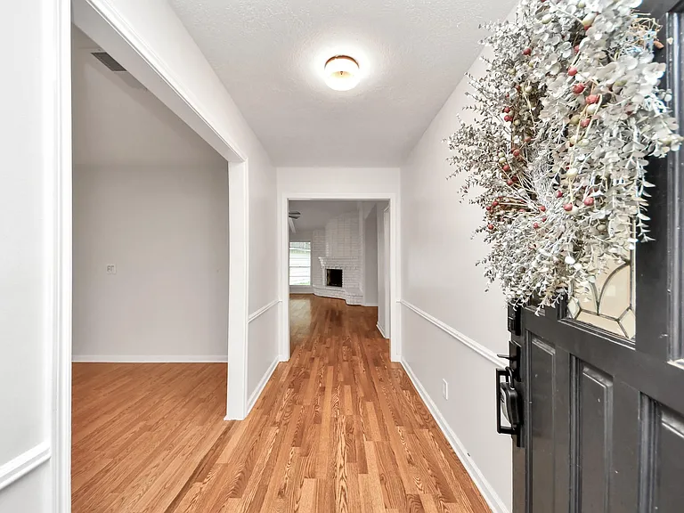 1319 Forsythe Ln — Photo 4