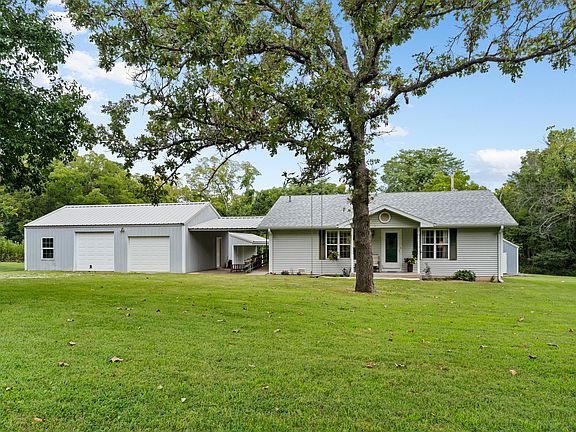 2nd image of 951 Goldfinch Road