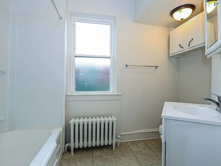 546 Manor St — Photo 8