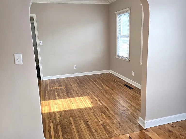 202 1st St W #202 — Photo 2