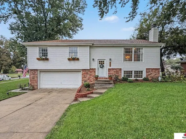 510 Leavitt Ln, Lincoln, NE 68510