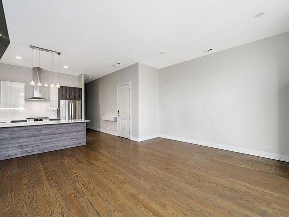 5th image of 823 N Paulina St #3N