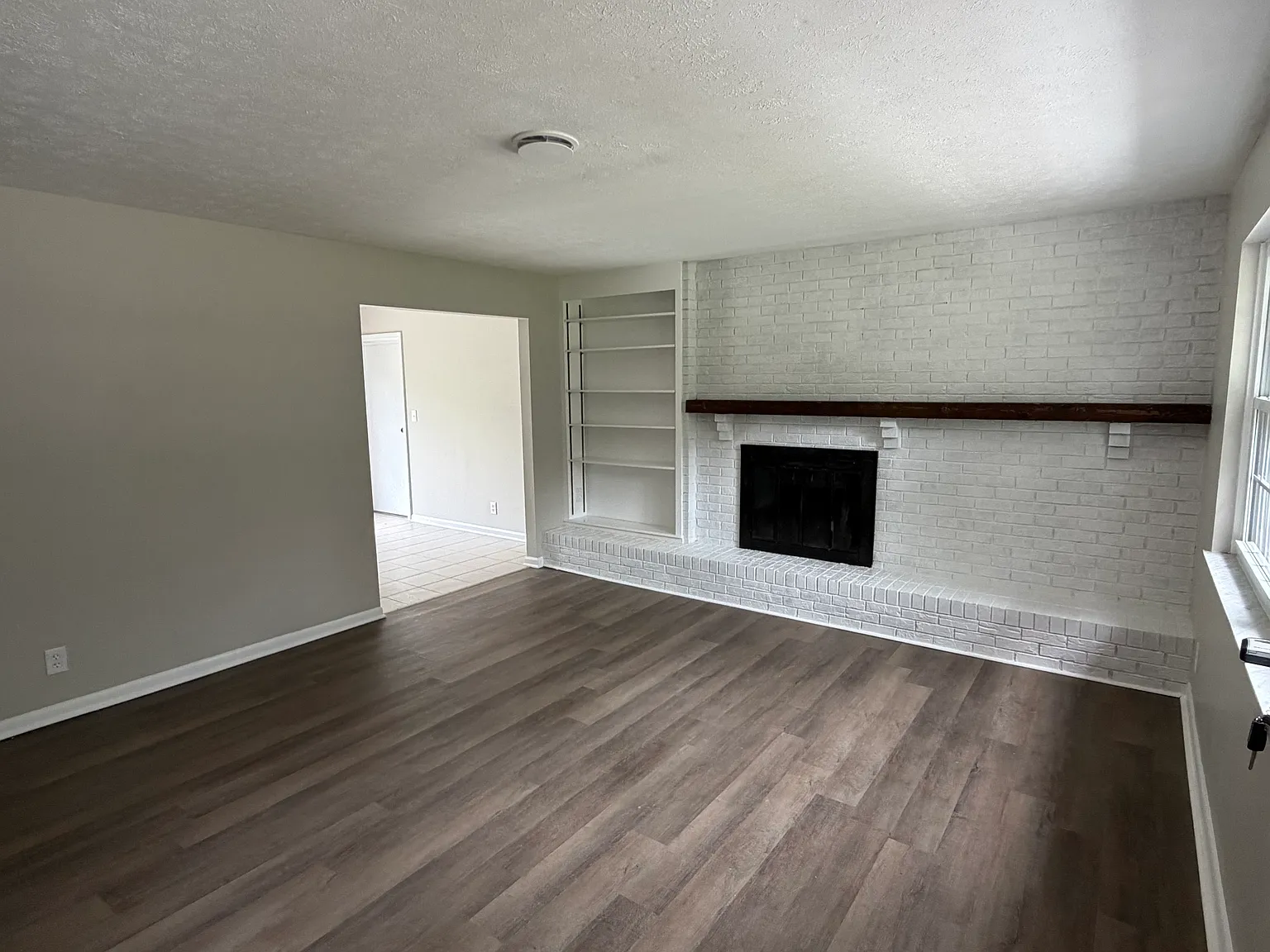 3703 Oakwood Dr — Photo 2