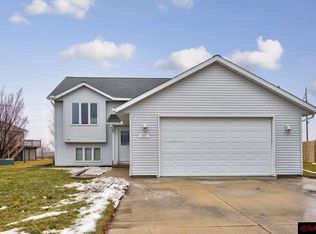 503 Sunset Ln, Lake Crystal, MN 56055