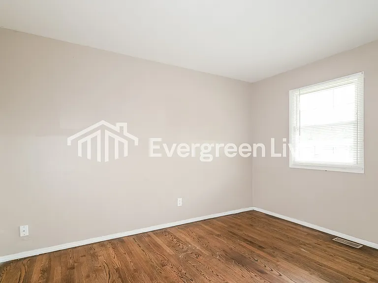 765 Sherwood Dr — Photo 9