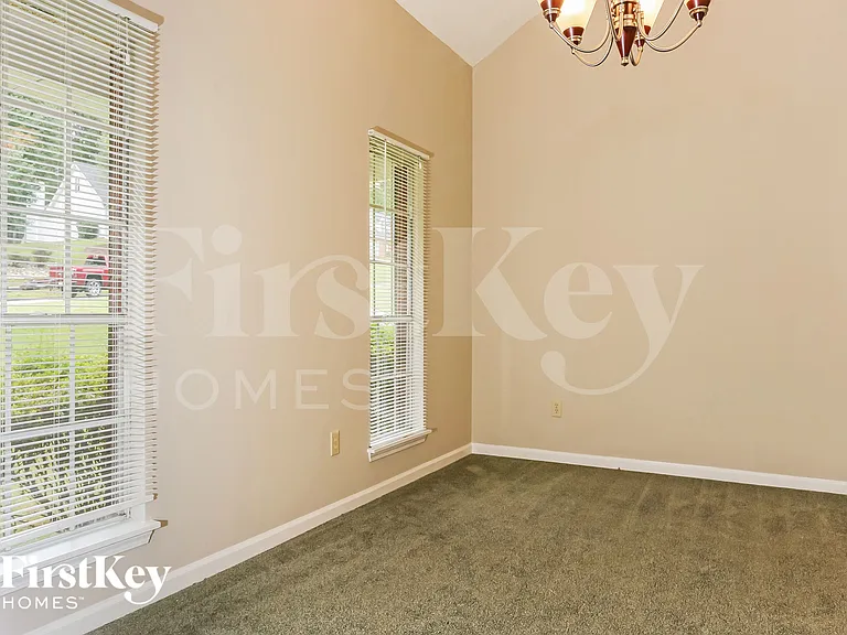 993 Cherry Laurel Dr — Photo 8
