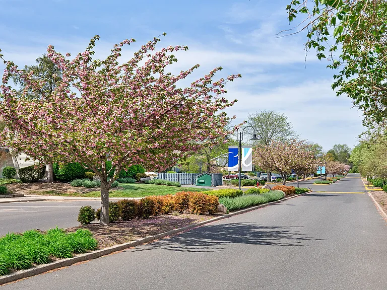 The Crossings at Plainsboro — Photo 16
