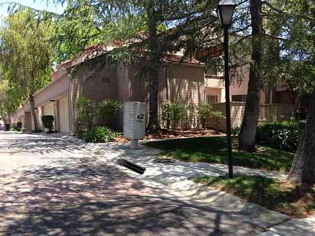 2nd image of 204 N Via Colinas