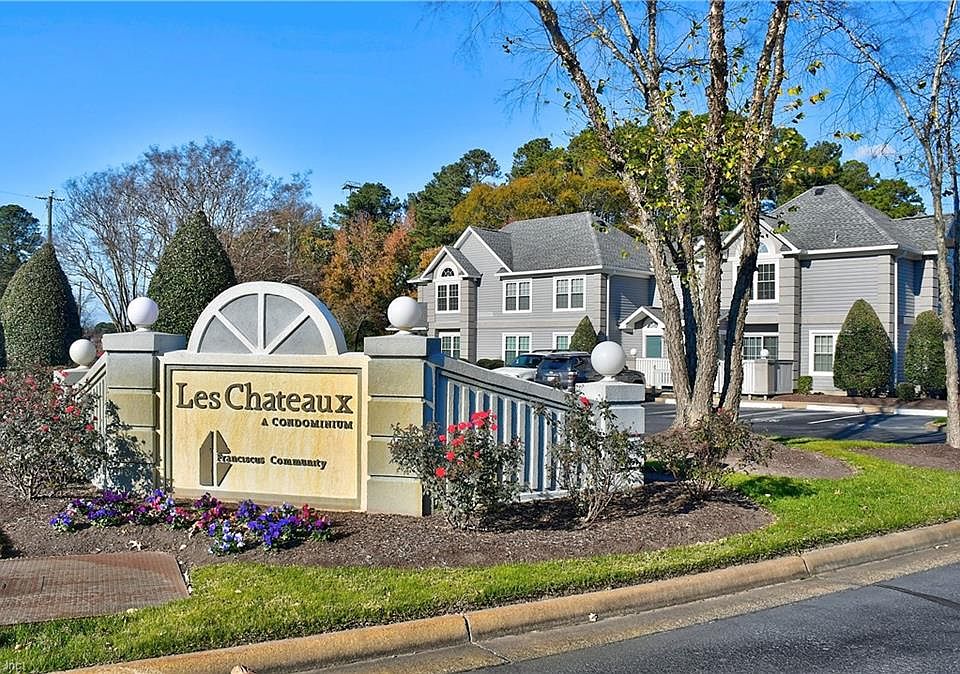 Entrance to Les Chateaux