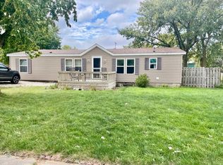 11 Willow St, Dewey, IL 61840