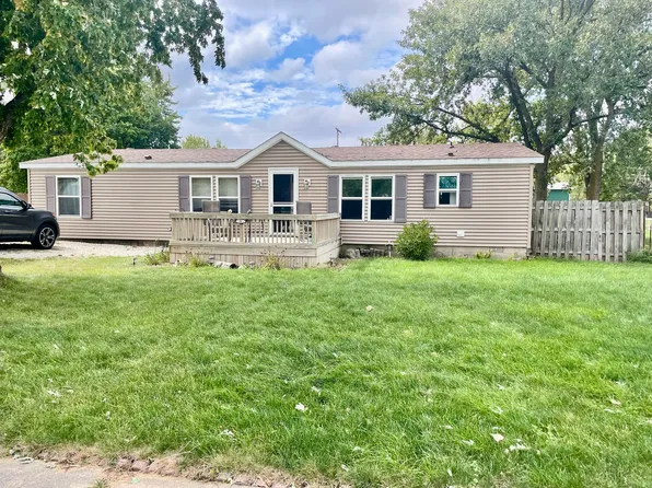 11 Willow St, Dewey, IL 61840