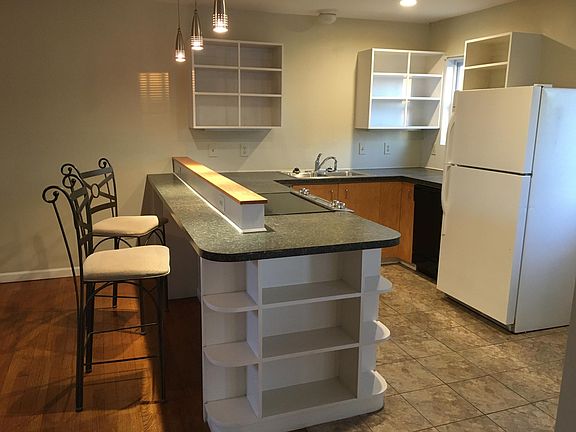 4th image of 857 E North 12th St