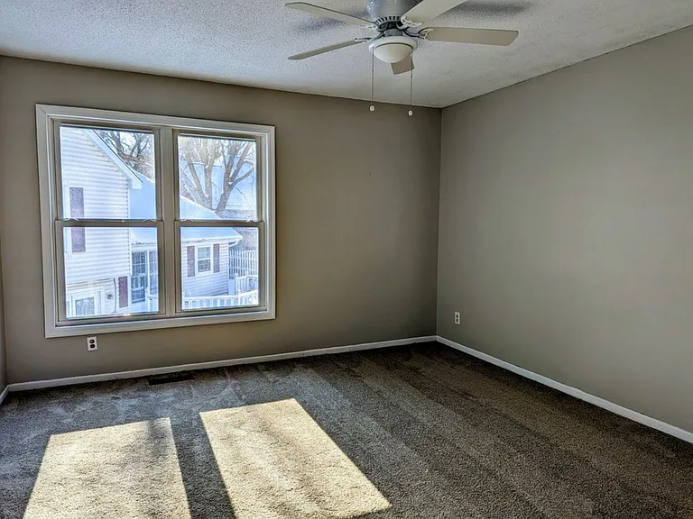 8778 Hawthorne Dr — Photo 8
