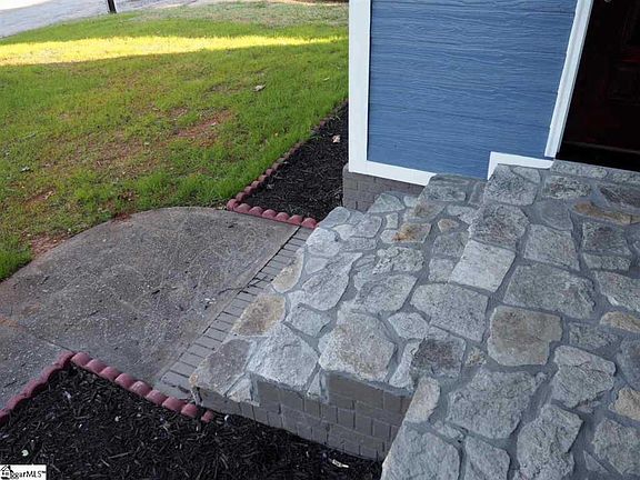 4th image of 226 W Dorchester Blvd