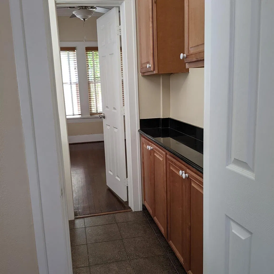 2 bed, 1.0 bath, 1906 sqft, $1,695 — Photo 4