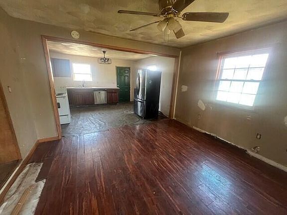 2nd image of 589 Basswood Rd