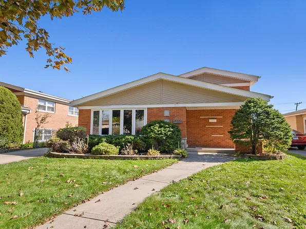 10715 S Lavergne Ave, Oak Lawn, IL 60453
