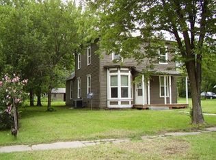 324 SW 3rd St, Newton, KS 67114