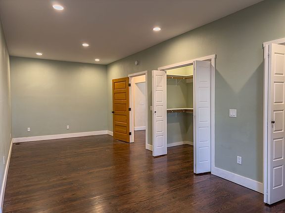 5th image of 3705 S 130th St