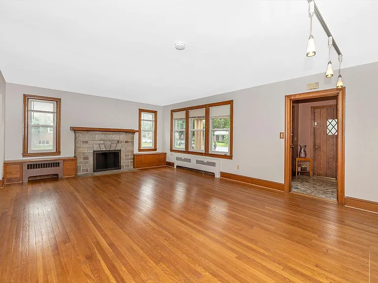 531 Lee Pl — Photo 4