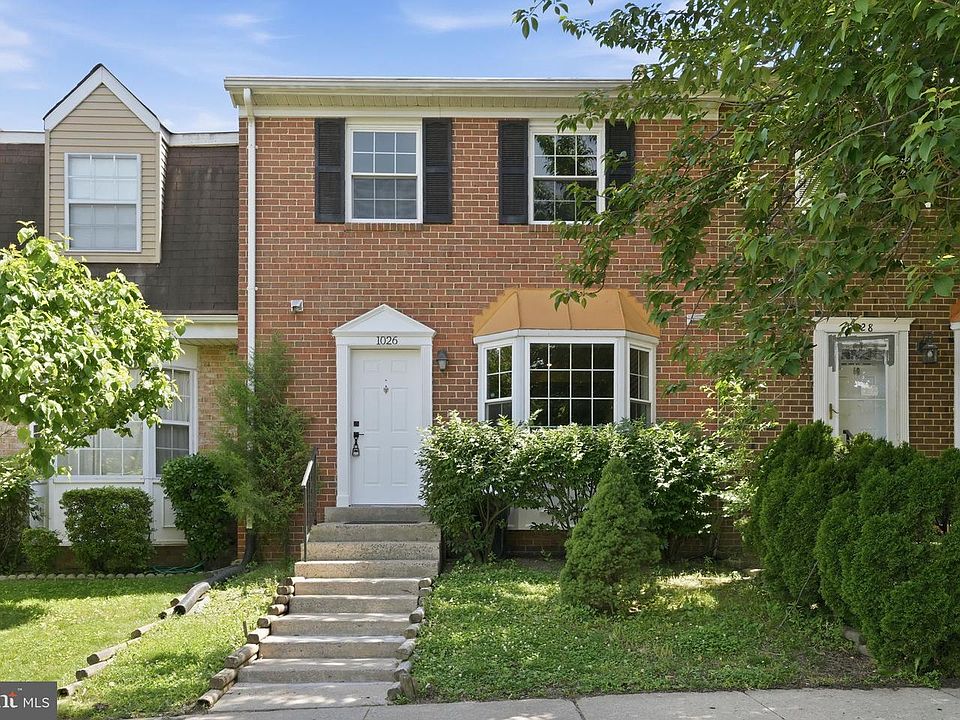 1st image of 1026 Travis Ln