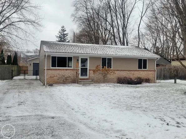 3232 Harrison Ave, Rochester Hills, MI 48307