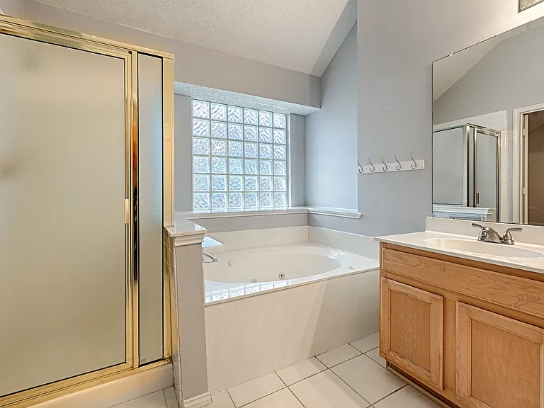 7512 Vineyard Dr — Photo 16