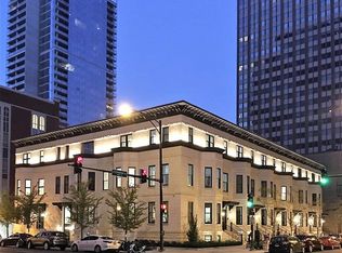 105 W Chestnut St, Chicago, IL 60610