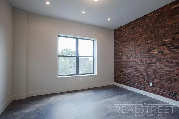 Rented by Real Street Inc | media 1