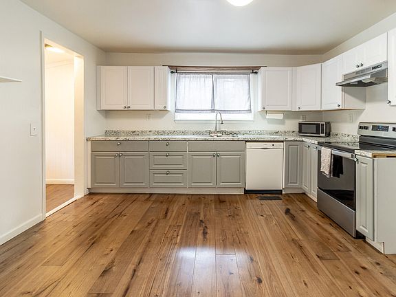 3rd image of 510 Bradley Ave