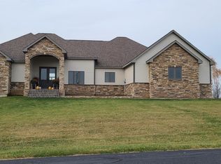 274 Grand Ridge Rim Way, Garnavillo, IA 52049