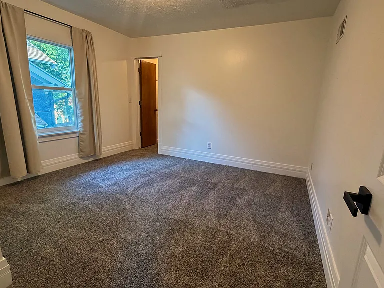 1037 S 33rd St #2 — Photo 23