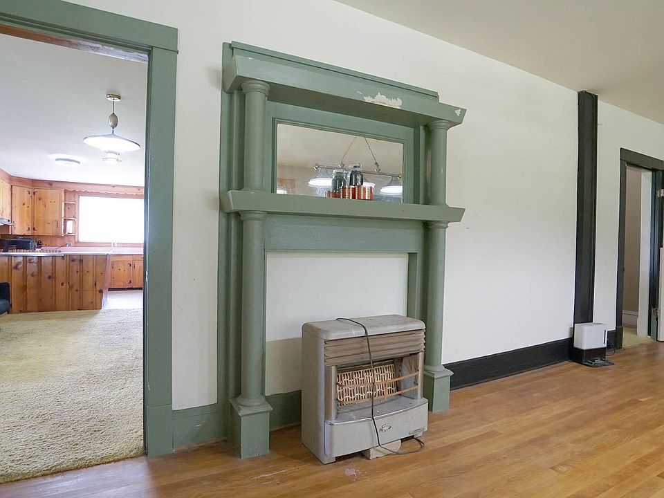 19th image of 131 King Rd