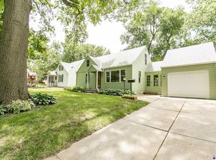 2221 S 37th St, Lincoln, NE 68506