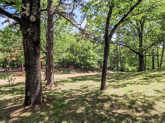 4th image of 240 Saint Andrews Cir