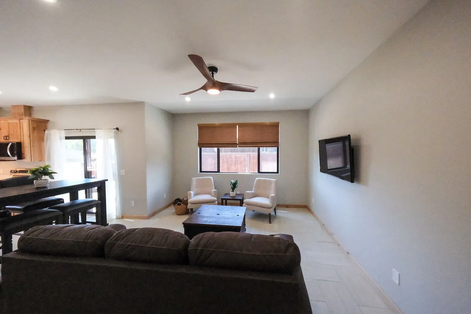 2 bed, 1.0 bath, 1969 sqft, $2,580 — Photo 3