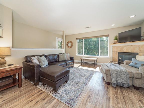 4th image of 123 Fairway Village Ct #3