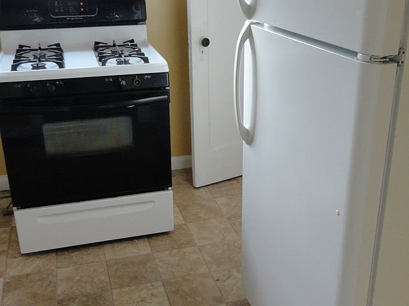 5th image of 4036 Woodbine Ave