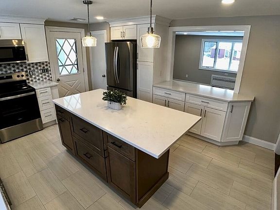 4th image of 24 Reeds Ln