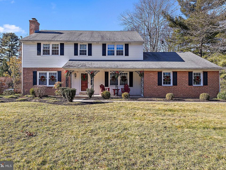 1st image of 2614 Longwood Dr