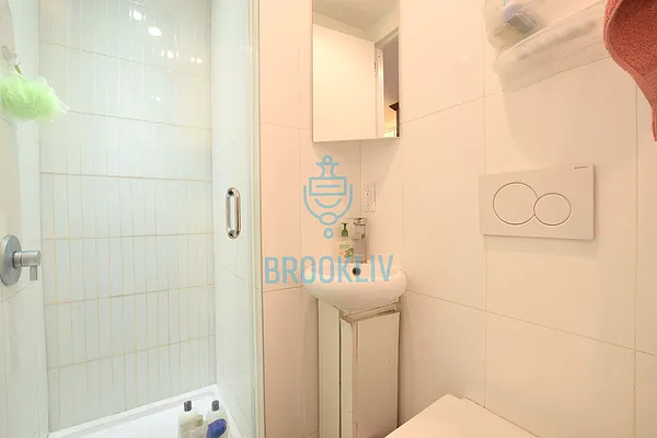 Rented by null | media 61