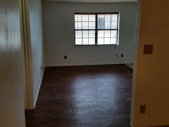 4th image of 401 12th Ave SE APT 109
