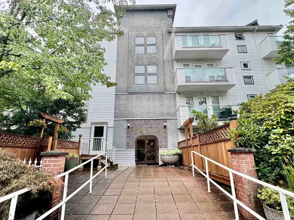 2983 Cambridge St #403, Pt Coquitlam, BC V3B 7N7
