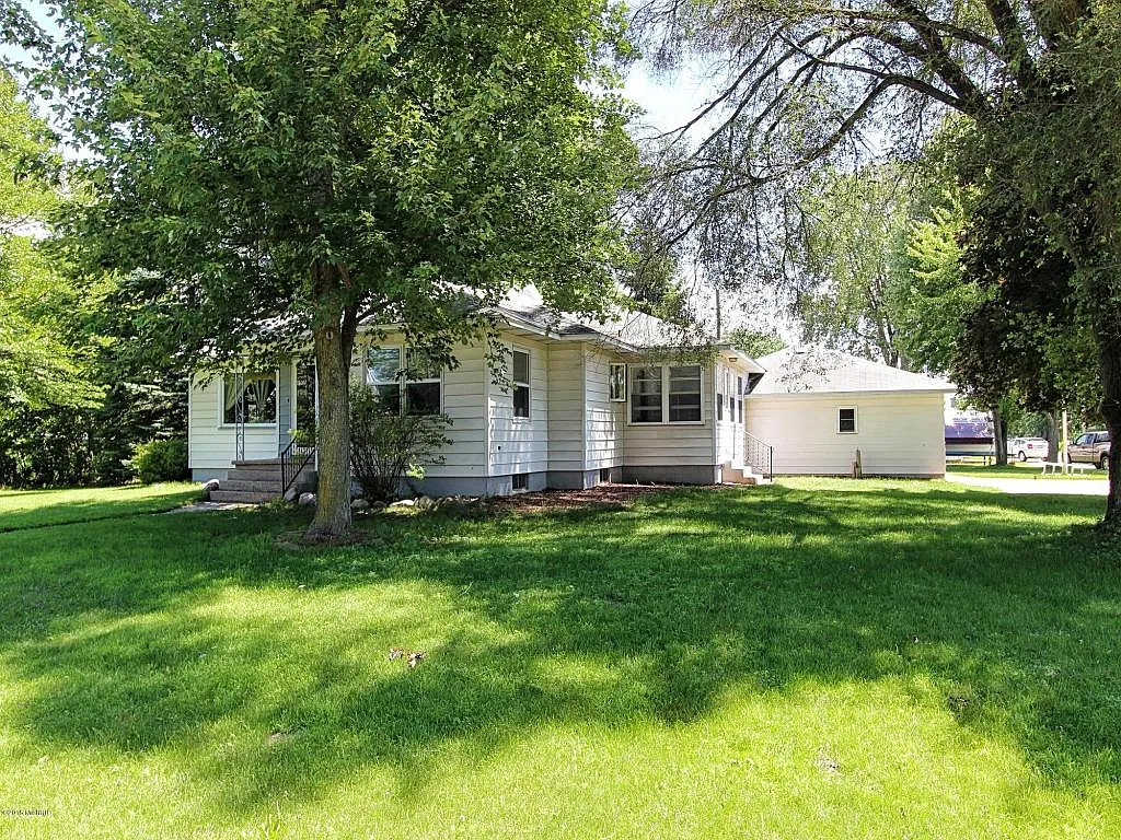 3640 Center St photo 1