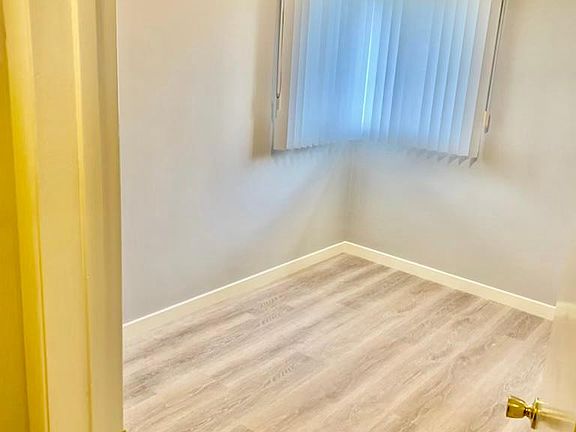 4th image of 2677 Honolulu Ave #F
