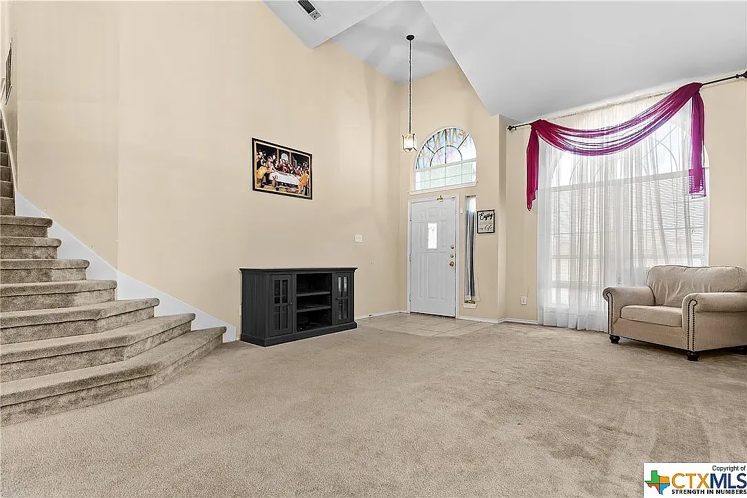 3 bed, 1992 sqft, $1,650 — Photo 2