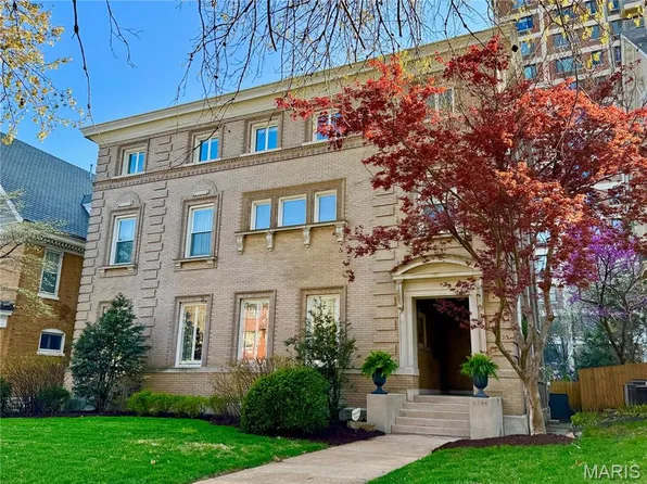 4386 Westminster Pl, Saint Louis, MO 63108