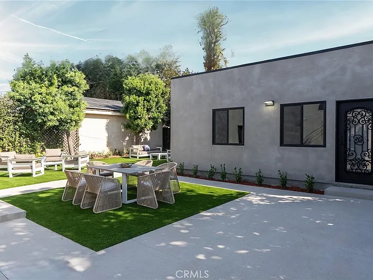 348 S Orange Dr — Photo 35