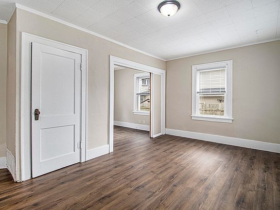 2nd image of 712 Clay St