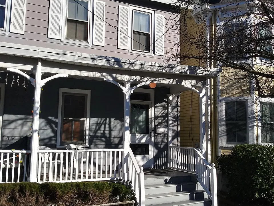 12 Charlton St